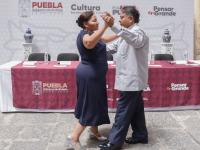 Puebla festeja 495 años con baile masivo de danzón en el Zócalo