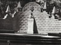 Monumento y busto a Rafael Cabrera erigido por el grupo literario "Bohemia Poblana, en el Paseo de San Francisco.