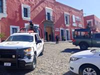 En la gráfica, una patrulla de la Guardia Nacional y otra del Ejército, frente a Casa Aguayo