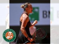 Sabalenka celebrando en la pista Suzanne-Lenglen
