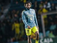 Saint-Maximin critica canchas de México y explica su adaptación en América