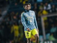 Saint-Maximin denuncia acto de racismo contra sus hijos