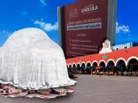 Imagen ilustrativa de un vehículo tapado frente al Ayuntamiento de San Pedro Cholula