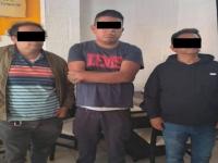 Rescatan a tres hombres