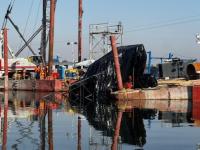 Grúa se desploma en construcción del puente de San Baltazar Tetela