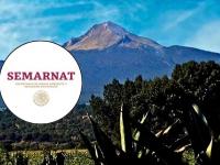 Al fondo La Malinche, y al frente el logo de Semarnat