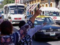 Unidades del transporte público en calles de Puebla