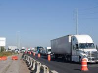 En la imagen, un tráiler sobre la autopista (foto ilustrativa)