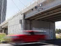 Vehículo a velocidad en la Vía Atlixcáyotl