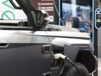Vehículo eléctrico utilizando cargadores en Puebla