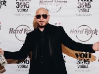 Pitbull abre escuela en Iztapalapa y apuesta por la educación